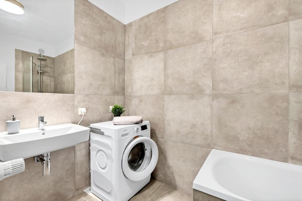 Apartment Luxury In -2-bright-secure&freeparking